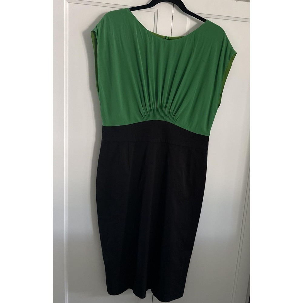 Vintage Escada 100% Silk Green Pleated Bodice Sleek Fitted Blk Bottom Drs 40/10